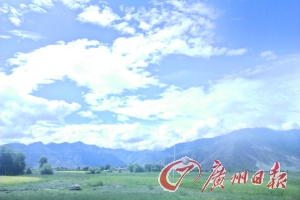 途中的大河煙波浩渺。