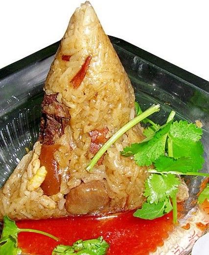 廈門的燒肉粽歷史悠久，具有香甜嫩滑，油潤不膩，精工細作等特點。