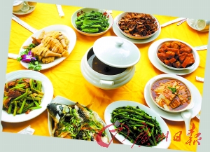 在封開品嘗各地美食,大飽口福。