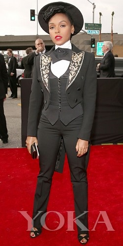  Janelle Monae這身跟去年的打扮差不多，爵士名伶的標配嗎