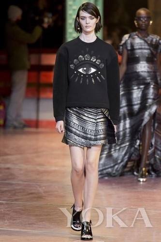 即將大熱LOGO出爐 女星領(lǐng)銜棄虎頭穿獨(dú)眼衛(wèi)衣 即將大熱LOGO出爐 女星領(lǐng)銜棄虎頭穿獨(dú)眼衛(wèi)衣