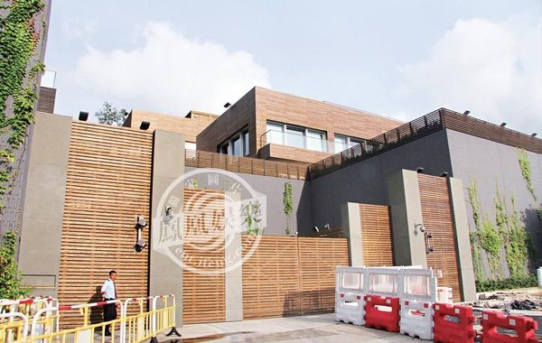 林青霞獲老公贈價值9億多“皇宮”，圖為林青霞豪宅大門口。