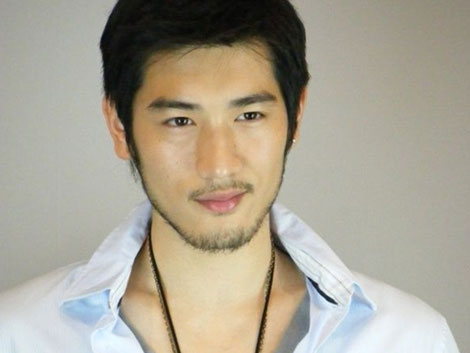 高以翔絡腮胡形象