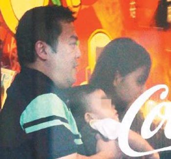 韋汝曾未婚生子，后嫁入豪門