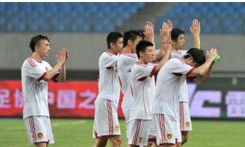 國足1：5恥敗泰國隊。