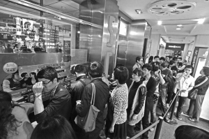 2012年排隊(duì)買電影票的場景常能看到