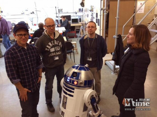 機(jī)器人R2D2將演"星戰(zhàn)7" 機(jī)器人R2D2將演"星戰(zhàn)7"