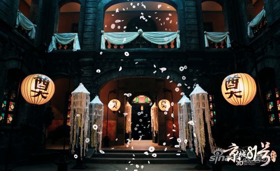 冥婚當(dāng)夜，霍家大院招魂幡隨風(fēng)擺動(dòng)，漫天冥幣飛舞