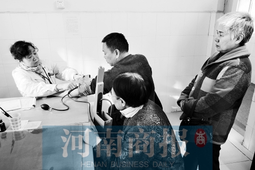 河南要建立體醫(yī)療網(wǎng)絡 讓每個居民都有“健康身份證” 河南要建立體醫(yī)療網(wǎng)絡 讓每個居民都有“健康身份證”