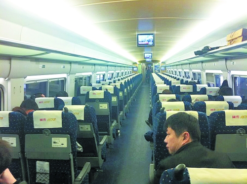 　春運頭兩天，部分高鐵上座率并不高。