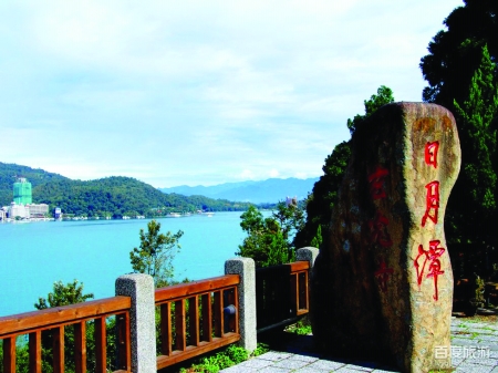 臺(tái)灣游專家3月29日、4月21日連續(xù)開(kāi)行游臺(tái)灣送香港夕陽(yáng)紅專列，組織近2000位爸媽走進(jìn)寶島臺(tái)灣，圓