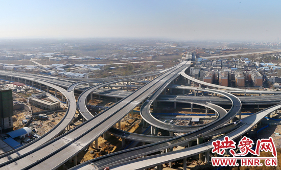 鄭州地鐵1號(hào)線和三環(huán)高架同日通車 市區(qū)擁堵大為緩解 鄭州地鐵1號(hào)線和三環(huán)高架同日通車 市區(qū)擁堵大為緩解