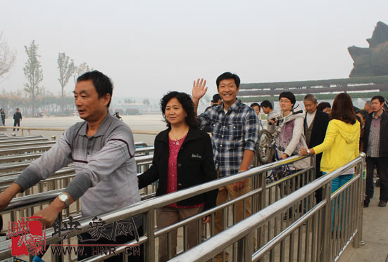 “溫馨九九重陽節(jié) 陪著父母去游園”活動圓滿舉行 “溫馨九九重陽節(jié) 陪著父母去游園”活動圓滿舉行