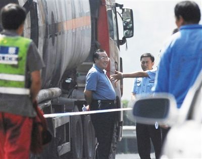 陜西“表哥”楊達才在車禍現(xiàn)場。資料圖