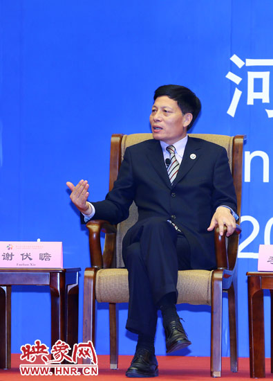 河南省省長(zhǎng)謝伏瞻描述河南經(jīng)濟(jì)發(fā)展的兩大“抓手” 河南省省長(zhǎng)謝伏瞻描述河南經(jīng)濟(jì)發(fā)展的兩大“抓手”
