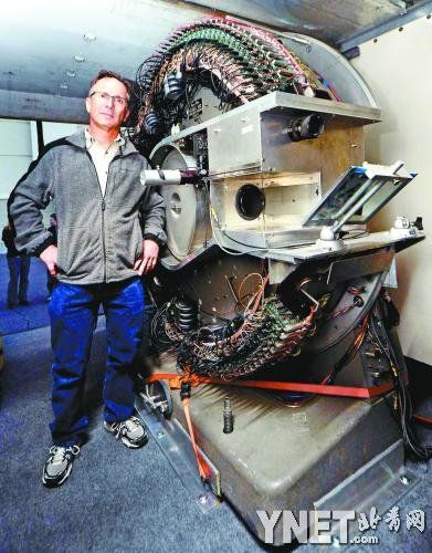 “追風者”蒂姆·薩馬拉斯展示其超級相機 “追風者”蒂姆·薩馬拉斯展示其超級相機