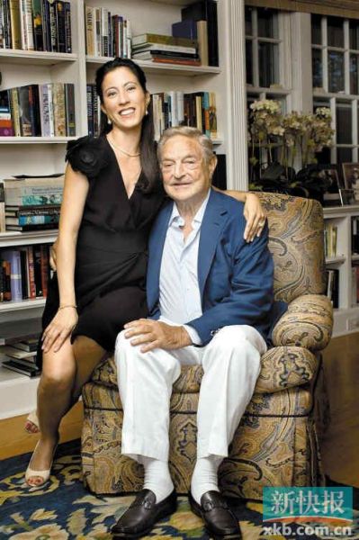 索羅斯及其未婚妻多美子。