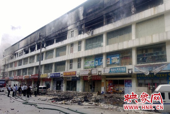 圖為火災(zāi)現(xiàn)場 圖為火災(zāi)現(xiàn)場