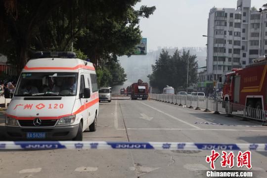 救護車現(xiàn)場待命?！「邩s權　攝