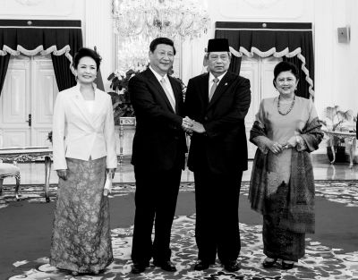 2日，國(guó)家主席習(xí)近平在雅加達(dá)同印度尼西亞總統(tǒng)蘇西洛舉行會(huì)談。 新華社發(fā)