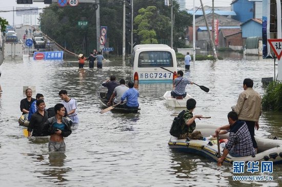 臺(tái)風(fēng)“菲特”造成浙江余姚市城區(qū)大面積被淹，城市交通基本癱瘓，部分區(qū)域停電停水。