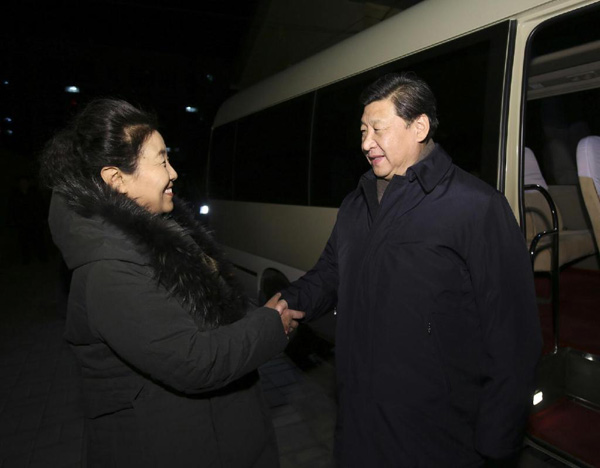 習(xí)近平27日晚看望了牛玉儒同志家屬。