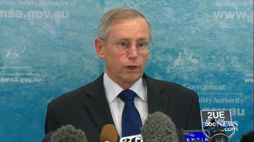 澳大利亞海事局官員正在介紹關(guān)于馬航失聯(lián)客機(jī)的搜索情況。