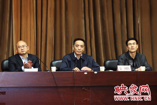 第一組競聘團(tuán)隊（郭飛俠（中）李國全（右）司超峰（左））