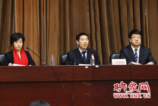 第四組競聘團(tuán)隊（潘少甫（中）常志霞（左）李強(qiáng)（右））