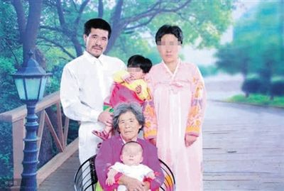 徐純合與家人合影。徐純合微博截圖