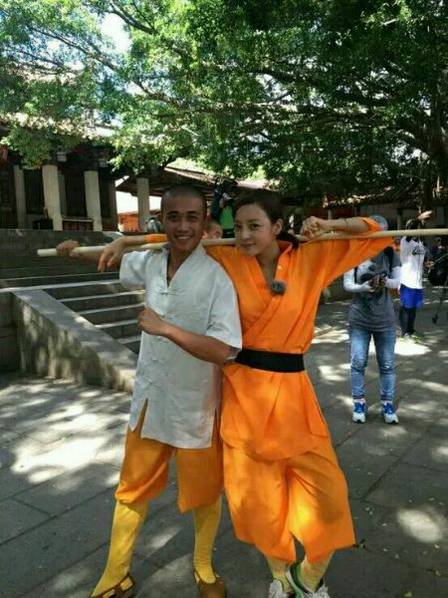 這些參加節(jié)目的女星當(dāng)中既有歌手，又有演員，都是時(shí)尚年輕且受歡迎的女星。