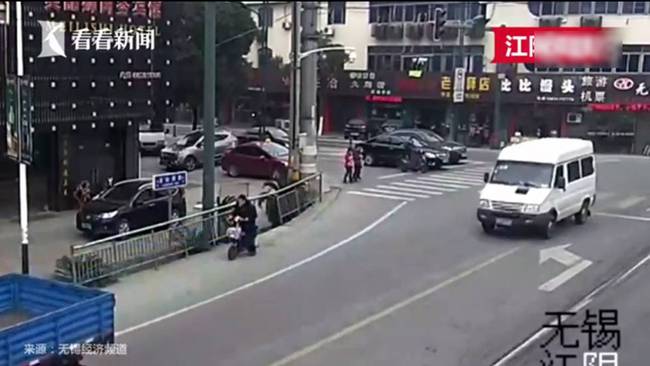 女司機(jī)撞飛女孩并碾壓 8次事故曾3次撞人 女司機(jī)撞飛女孩并碾壓 8次事故曾3次撞人