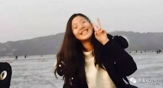 17歲高中男生教室里掐死女同學(xué)，被訴故意殺人和強奸