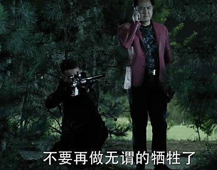 《人民的名義》原著小說有這么一段：趙瑞龍要找殺手殺了侯亮平，結(jié)果趙瑞龍的三姐發(fā)話：侯亮平要是死了趙瑞龍也要死!這就說明了大boss趙立春沒把握在侯死后的各方反應中護住兒子趙瑞龍，因此，這就告訴了讀者，侯亮平的背景絕對不比趙立春差!