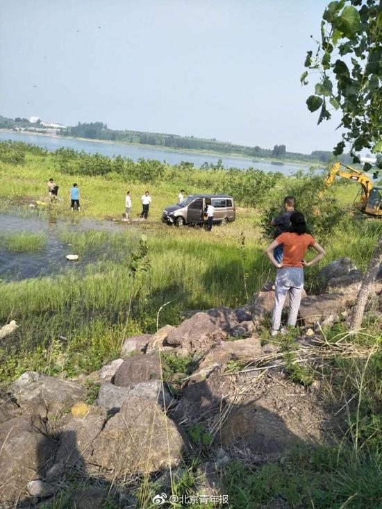 男子駕車(chē)帶5個(gè)孩子沖進(jìn)水庫(kù)溺亡 男子駕車(chē)帶5個(gè)孩子沖進(jìn)水庫(kù)溺亡