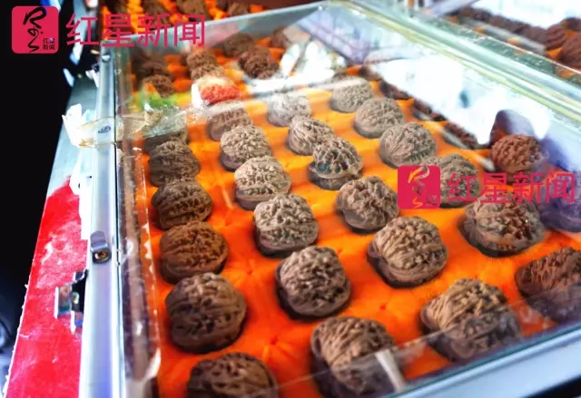 文玩核桃遇冷由幾萬一對降到5元沒人要？商戶否認