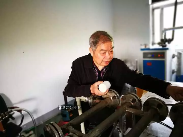 老爸虧100萬!女兒又拿300萬支持他夢(mèng)想:這錢花得值 老爸虧100萬!女兒又拿300萬支持他夢(mèng)想:這錢花得值