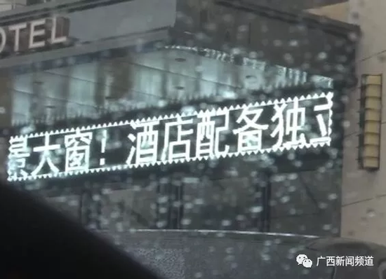 于是，民警將這一情況匯報(bào)給指揮中心，請求120醫(yī)護(hù)人員到達(dá)現(xiàn)場急救。