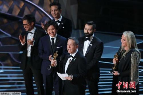 《尋夢環(huán)游記》獲最佳動畫長片。主創(chuàng)說表示《尋夢環(huán)游記》證明了藝術(shù)能跨越種族，傳播到全世界。