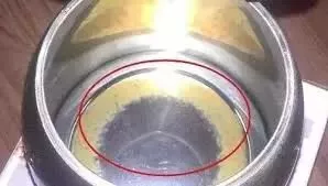 太惡心！女游客竟用酒店燒水壺煮自己的臟內(nèi)褲