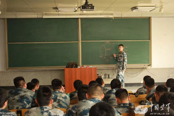 空軍找上藍翔技校聯合培訓:為的就是挖掘機