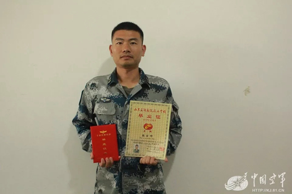 空軍找上藍翔技校聯合培訓:為的就是挖掘機