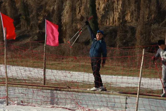 這幾個帥氣的姿勢，真的像專業(yè)級選手了呢