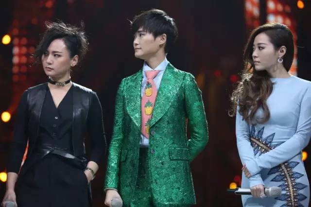 李宇春、周筆暢、張靚穎湖南臺跨年晚會同框