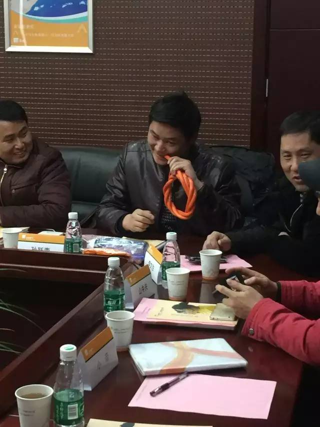 小編想問一下咬膠管的孫老師，優(yōu)質膠管的口感如何呢？