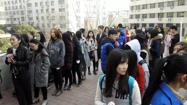 還沒開始時(shí)大家已經(jīng)開始有序排隊(duì)了，棒棒噠！