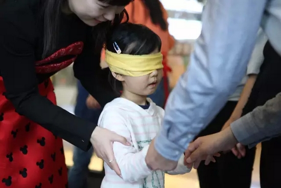 我能第一時間找到為我編辮子的爸爸，因為他的手是那樣的溫柔而有力量