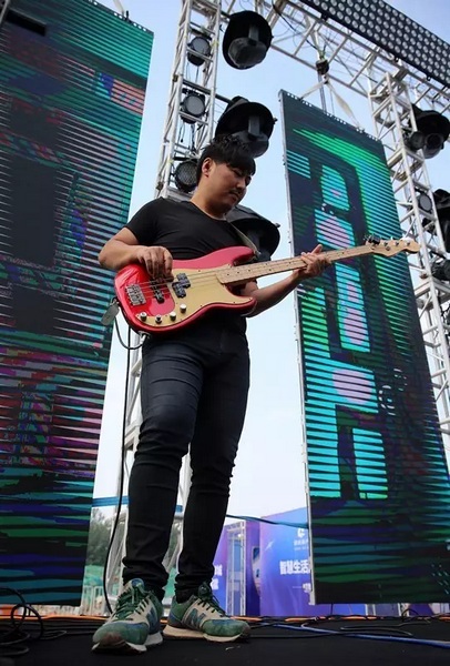 辛苦樂(lè)隊(duì)老師，你們跟我們一起，共同見(jiàn)證了時(shí)光音樂(lè)節(jié)是如何一步步成長(zhǎng)至今的。