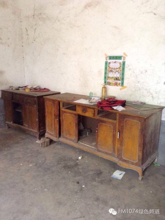 走訪另一個貧困家庭，進去之后才知道什么是真正的一貧如洗、家徒四壁。