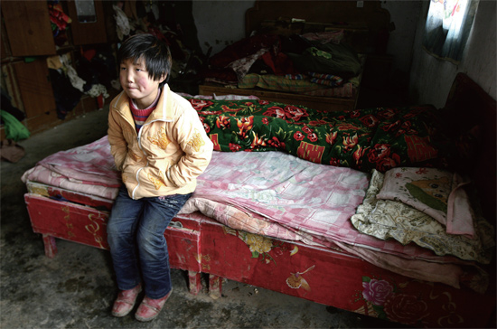 胡天格的家除了床鋪，再也看不到其他物件